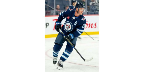 Jonathan Toews återvänder, och Jets blir hans nästa legendariska resa. Jonathan Toews återvänder, och Jets blir hans nästa legendariska resa.